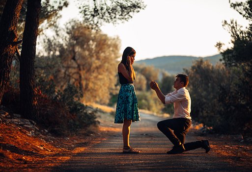 man proposing to a woman
